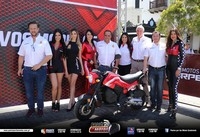 EL GALLO M&Aacute;S GALLO PRESENT&Oacute; LA NUEVA MOTOCICLETA SERPENTO NOVA