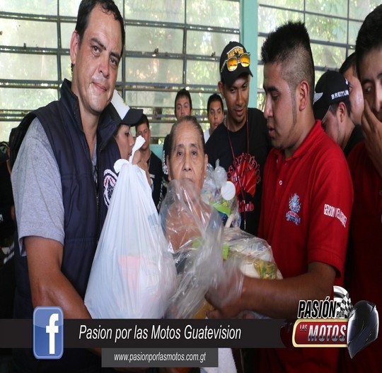 LOS BIKERS AYUDARON CON V&Iacute;VERES Y ROPA.