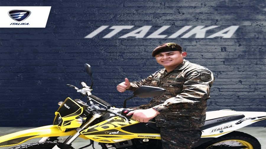 GELBERT ALBERTINO VASQUEZ, ATLETA MEDALLISTA QUE VENDI&Oacute; SU MOTO PARA PARTICIPAR, RECIBE MOTO DE ITALIKA.