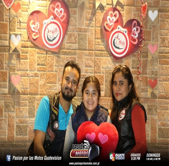 ALABANDO Y ADORANDO EN LA CELEBRACION DEL DIA DEL CARI&Ntilde;O